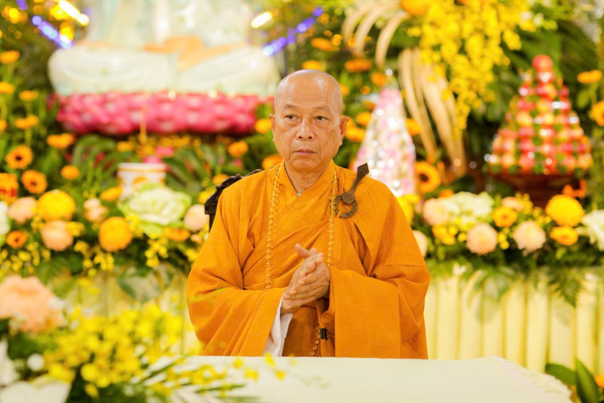 Thượng tọa Thích Huệ Khai ban đạo từ sách tấn